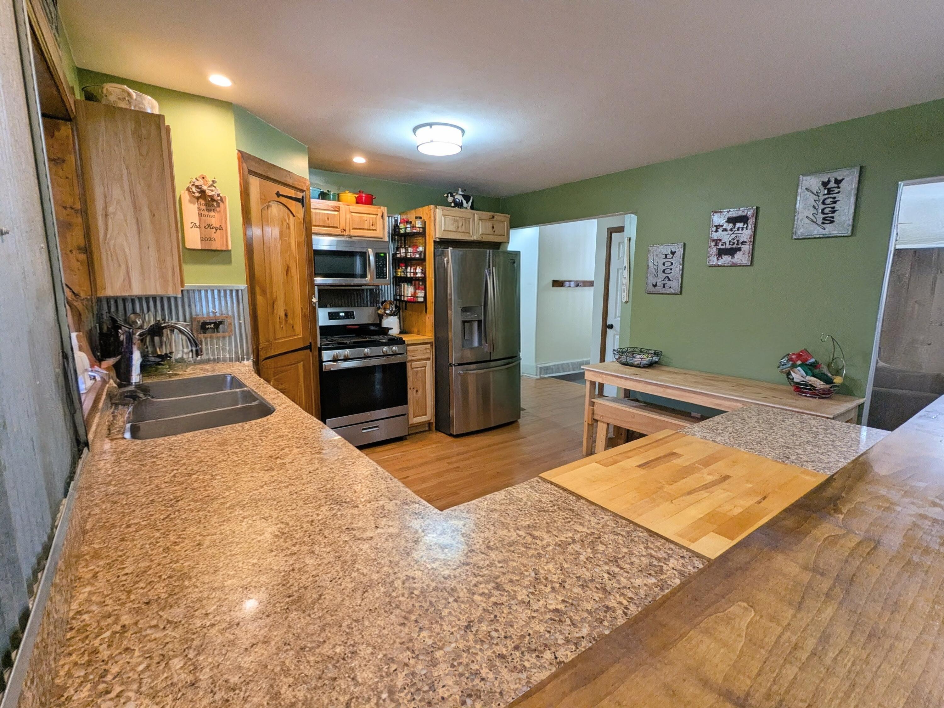 9913 Jones Road Bellevue, MI 49021 - Photo 20 of 94 PXL_20251030_202408130.MP~2