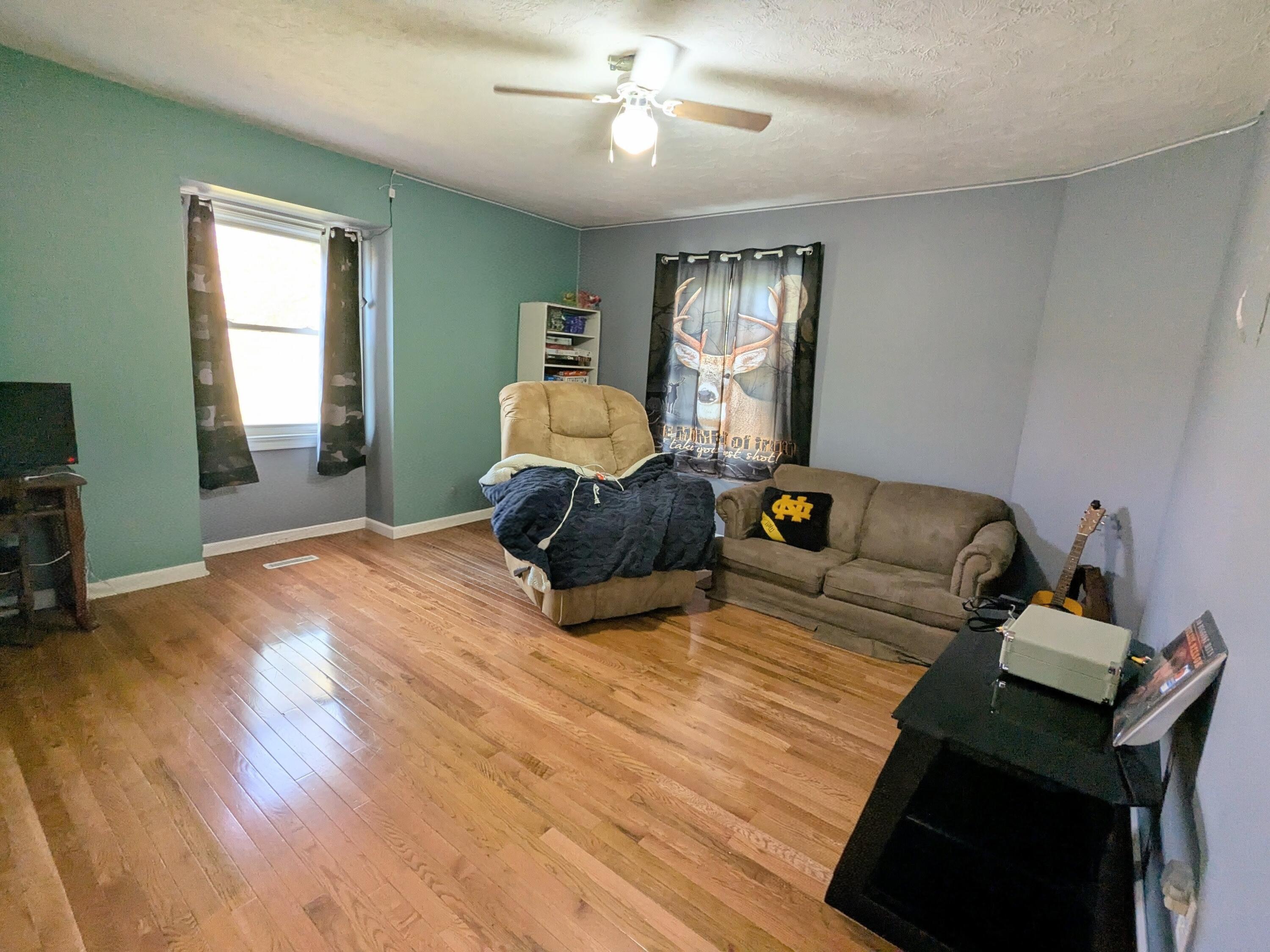9913 Jones Road Bellevue, MI 49021 - Photo 39 of 94 PXL_20251030_202820733.MP~2