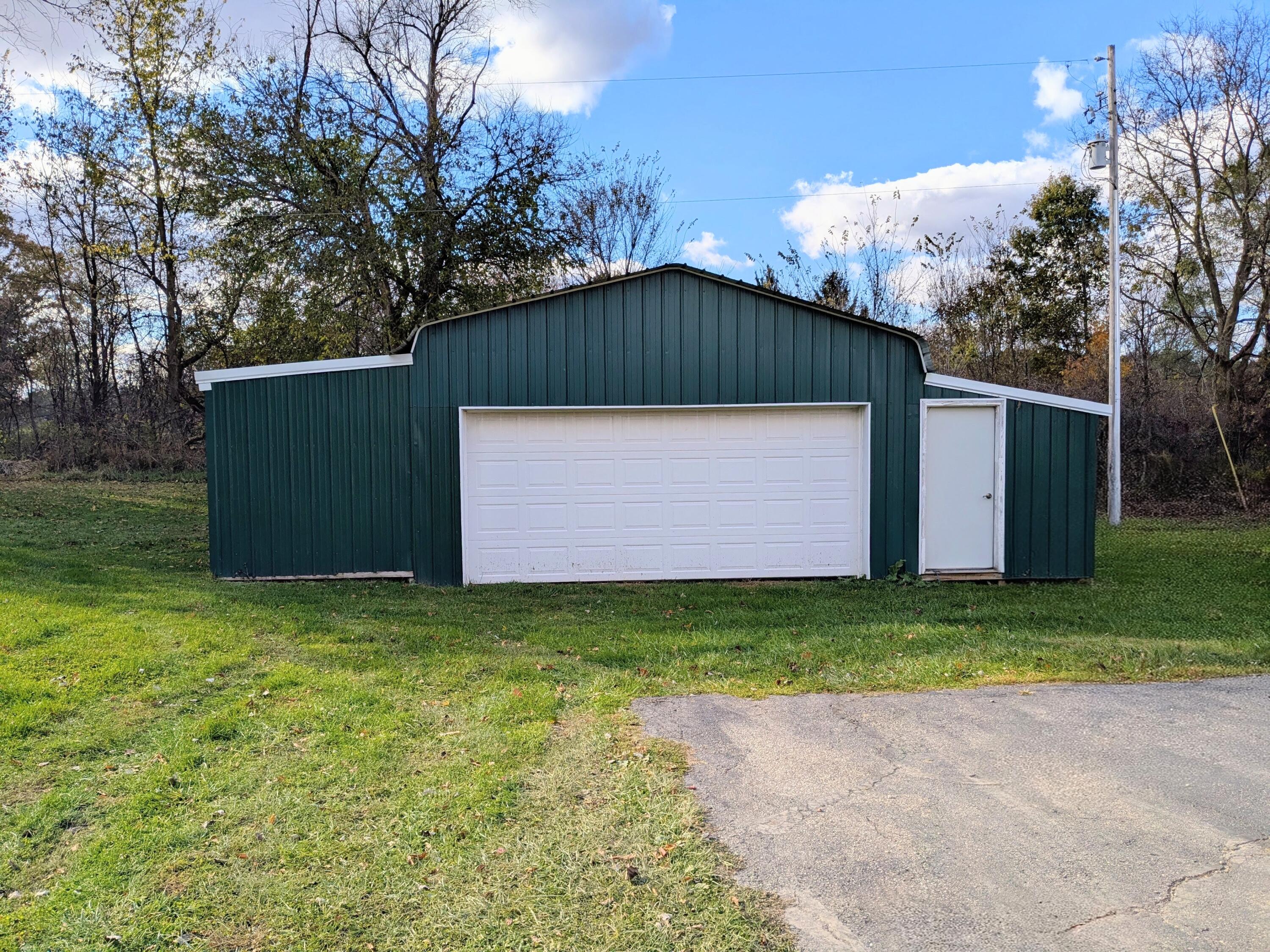 9913 Jones Road Bellevue, MI 49021 - Photo 72 of 94 PXL_20251030_194738380.MP~2