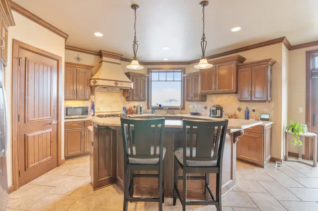 $749,900 | 581 Royal Saint Pats Drive, Wrightstown, WI 54180