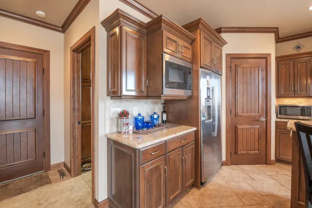 $749,900 | 581 Royal Saint Pats Drive, Wrightstown, WI 54180