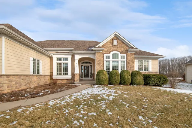 $749,900 | 581 Royal Saint Pats Drive, Wrightstown, WI 54180