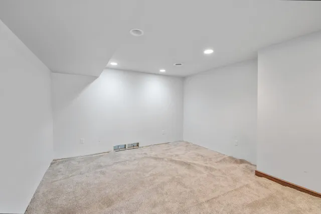 $749,900 | 581 Royal Saint Pats Drive, Wrightstown, WI 54180