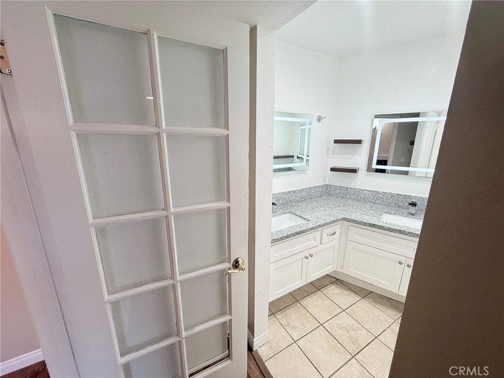 2121 Scott Road, Unit 104 Burbank, CA 91504 - Photo 11 of 27 ENTRANCE TO MASTER BATHROOM - by Peter Yahiayan - CALL FOR ALL YOUR REAL ESTATE NEEDS