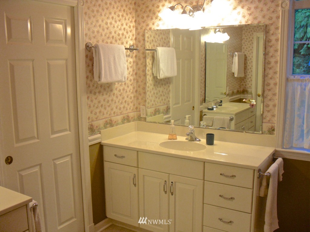 5262 Lars Hansen Road Southeast Port Orchard, WA 98367 - Photo 12 of 21 Gallery Image 12