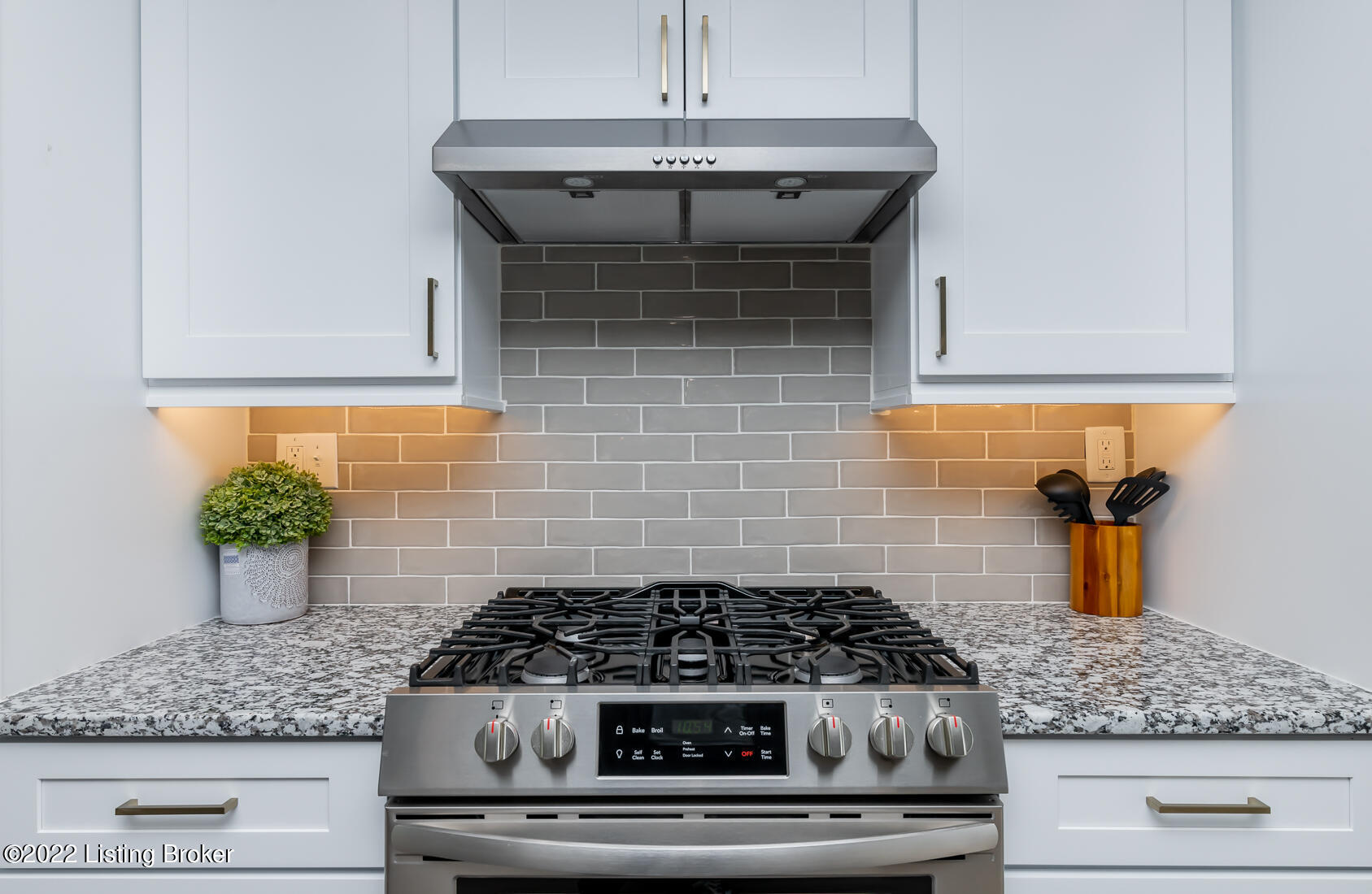 7308 Cardinal Road Crestwood, KY 40014 - Photo 8 of 48 Subway tile backsplash and 5 burner gas stove.
