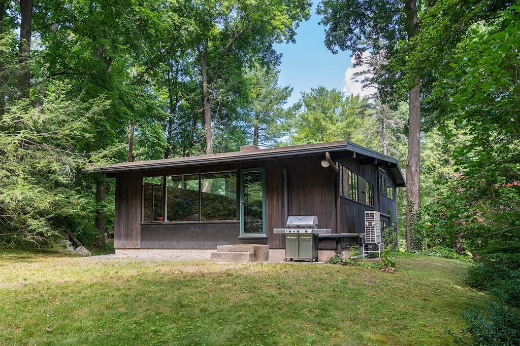 28 Mason Street Lexington, MA 02421 - Photo 3 of 29 Gallery Image 3
