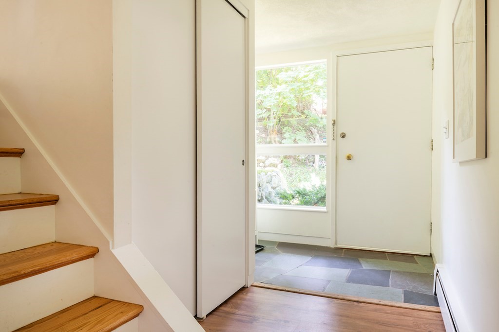 28 Mason Street Lexington, MA 02421 - Photo 4 of 29 Gallery Image 4