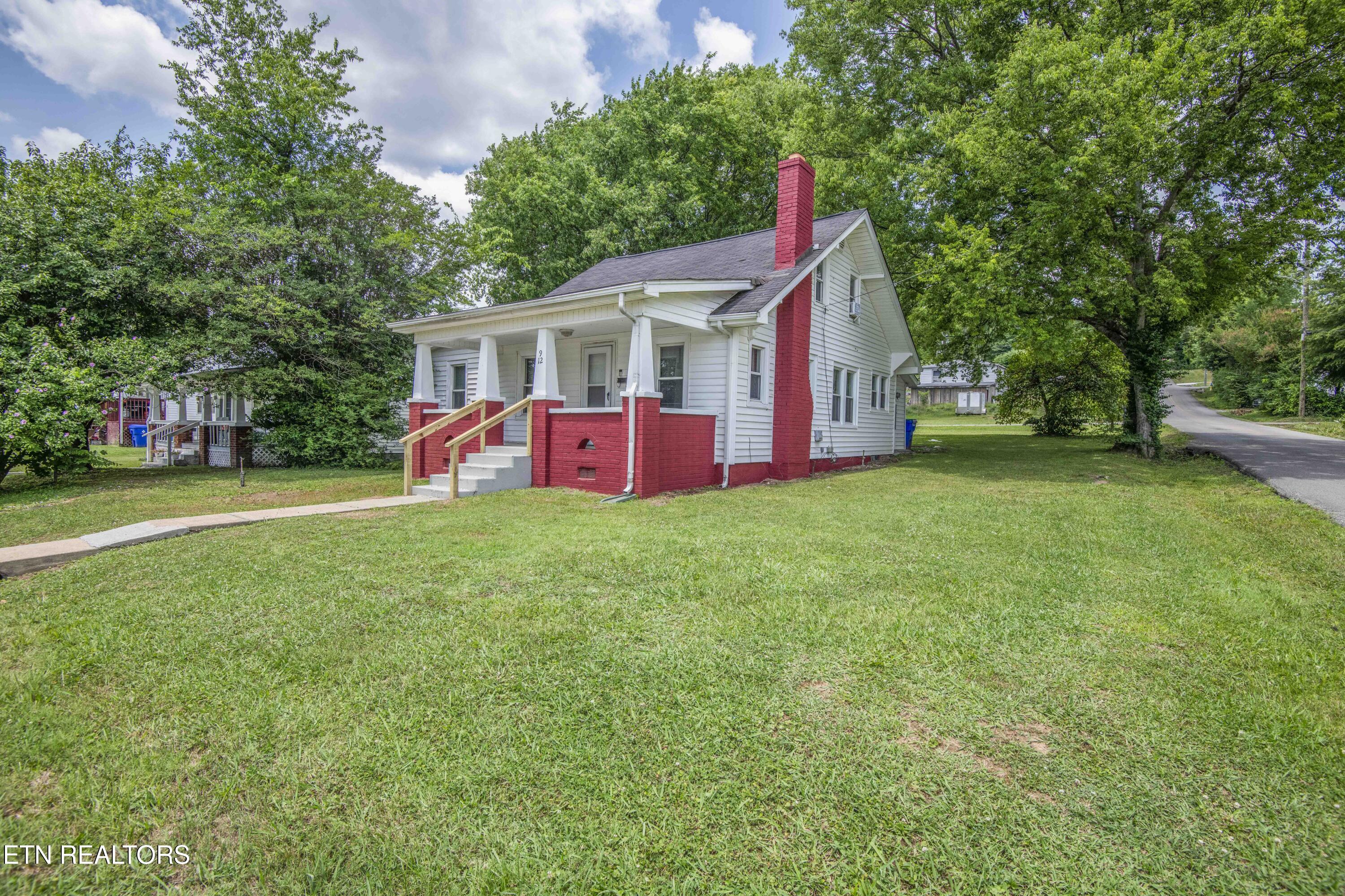 912 Medaris Street Clinton, TN 37716 - Photo 3 of 44 exterior_1