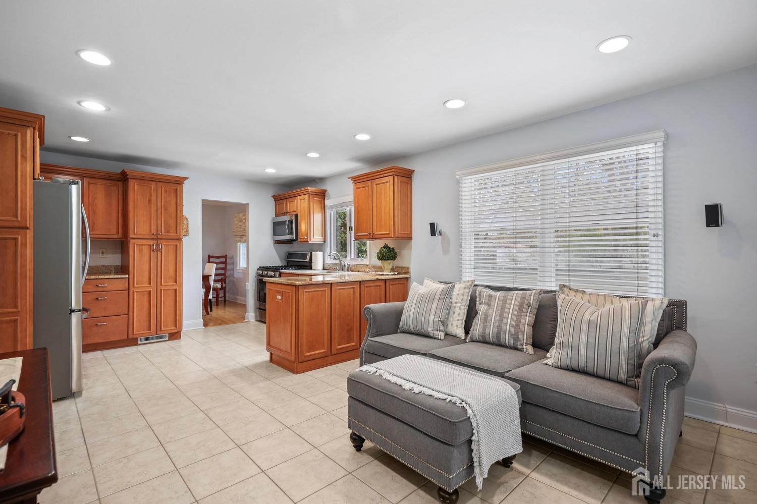 47 Landsdowne Road East Brunswick, NJ 08816 - Photo 11 of 35 Gallery Image 11
