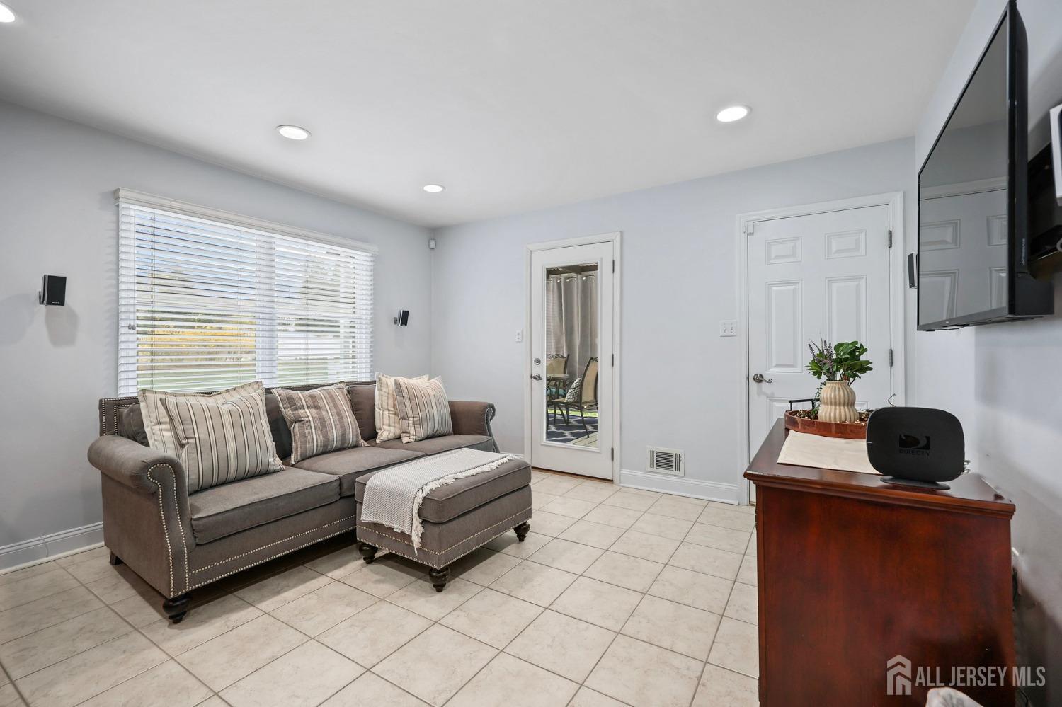 47 Landsdowne Road East Brunswick, NJ 08816 - Photo 12 of 35 Gallery Image 12