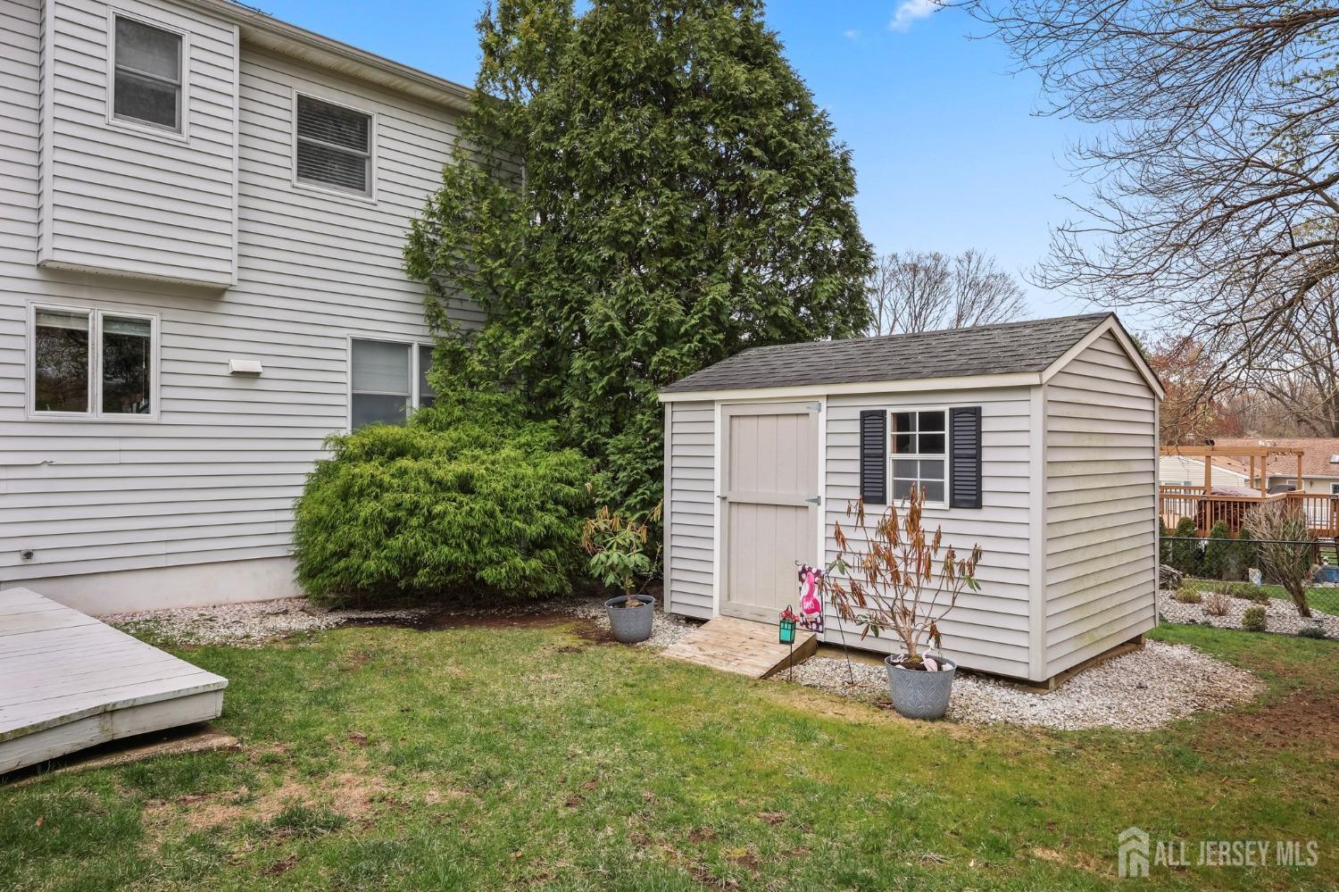 47 Landsdowne Road East Brunswick, NJ 08816 - Photo 25 of 35 Gallery Image 25