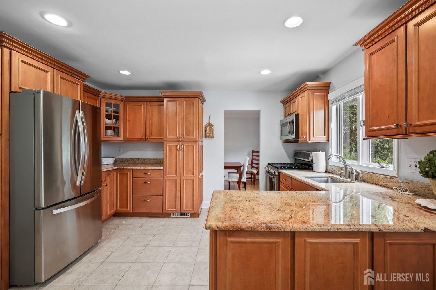 47 Landsdowne Road East Brunswick, NJ 08816 - Photo 10 of 35 Gallery Image 10