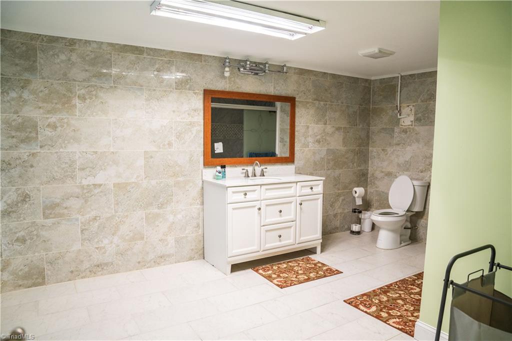 1203 Robinhood Road High Point, NC 27262 - Photo 27 of 30 Gallery Image 27