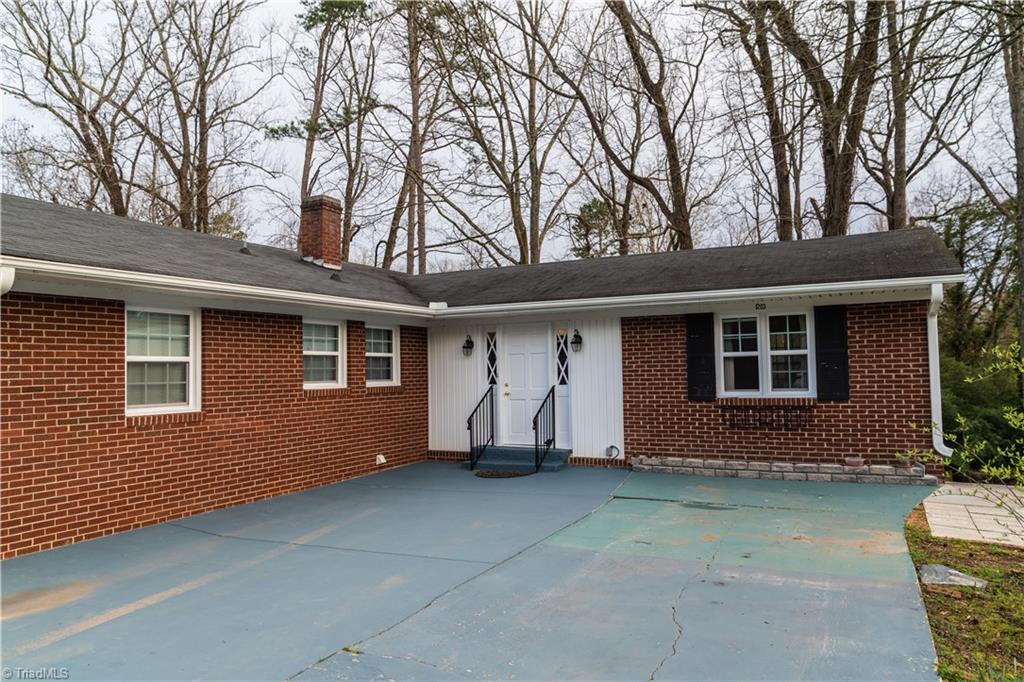 1203 Robinhood Road High Point, NC 27262 - Photo 4 of 30 Gallery Image 4