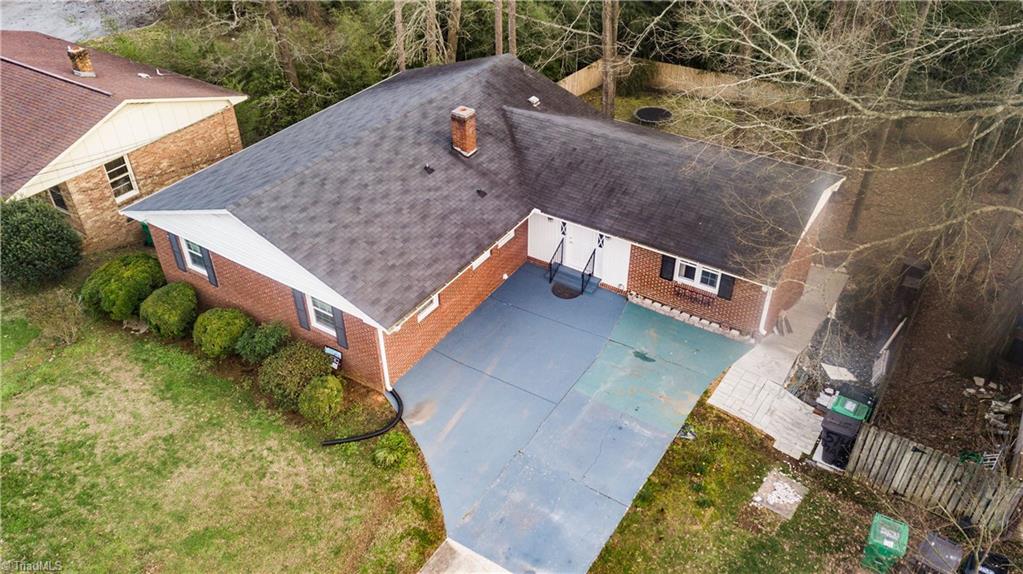 1203 Robinhood Road High Point, NC 27262 - Photo 6 of 30 Gallery Image 6