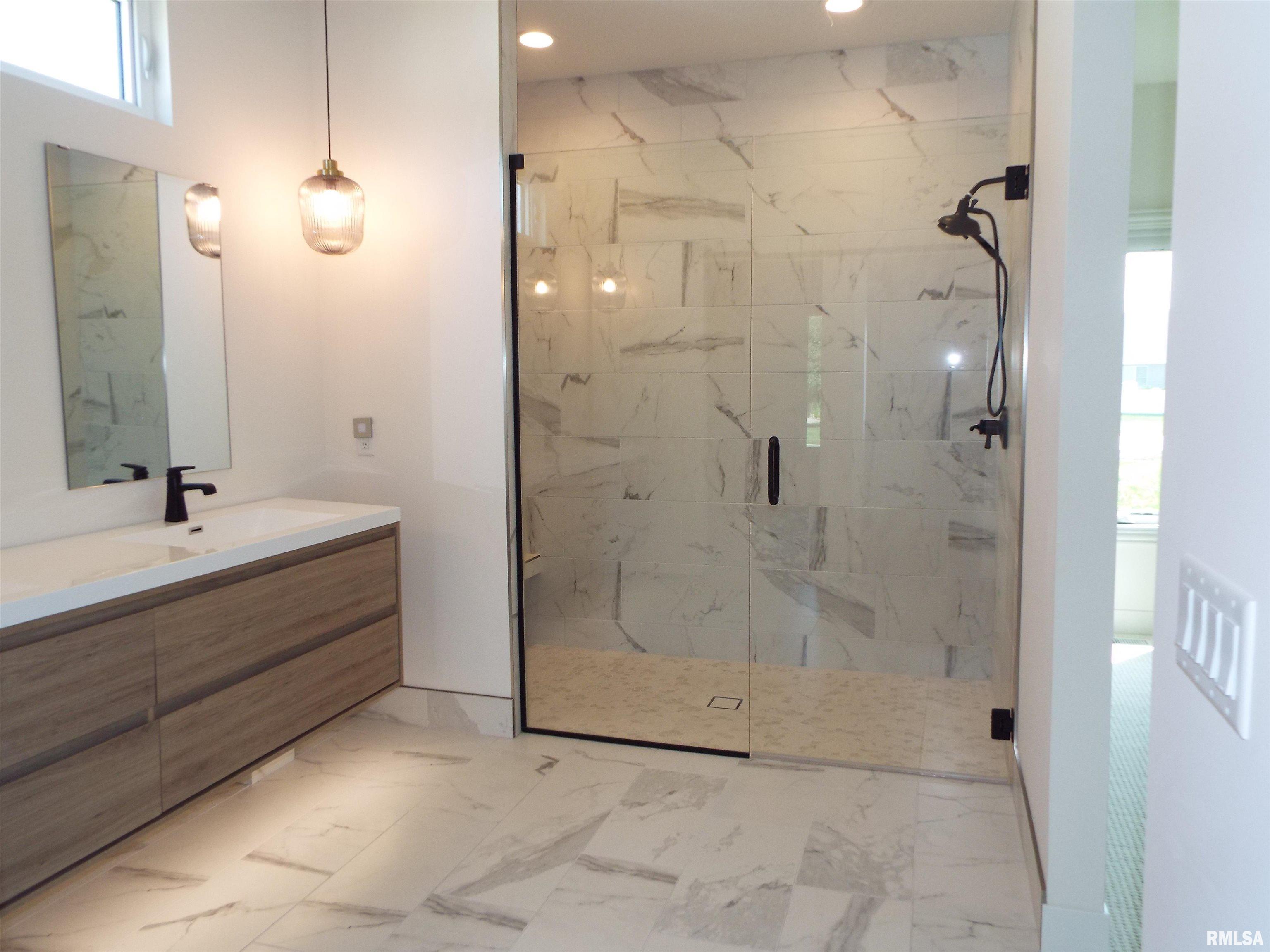 6745 Joseph Way Bettendorf, IA 52722 - Photo 16 of 47