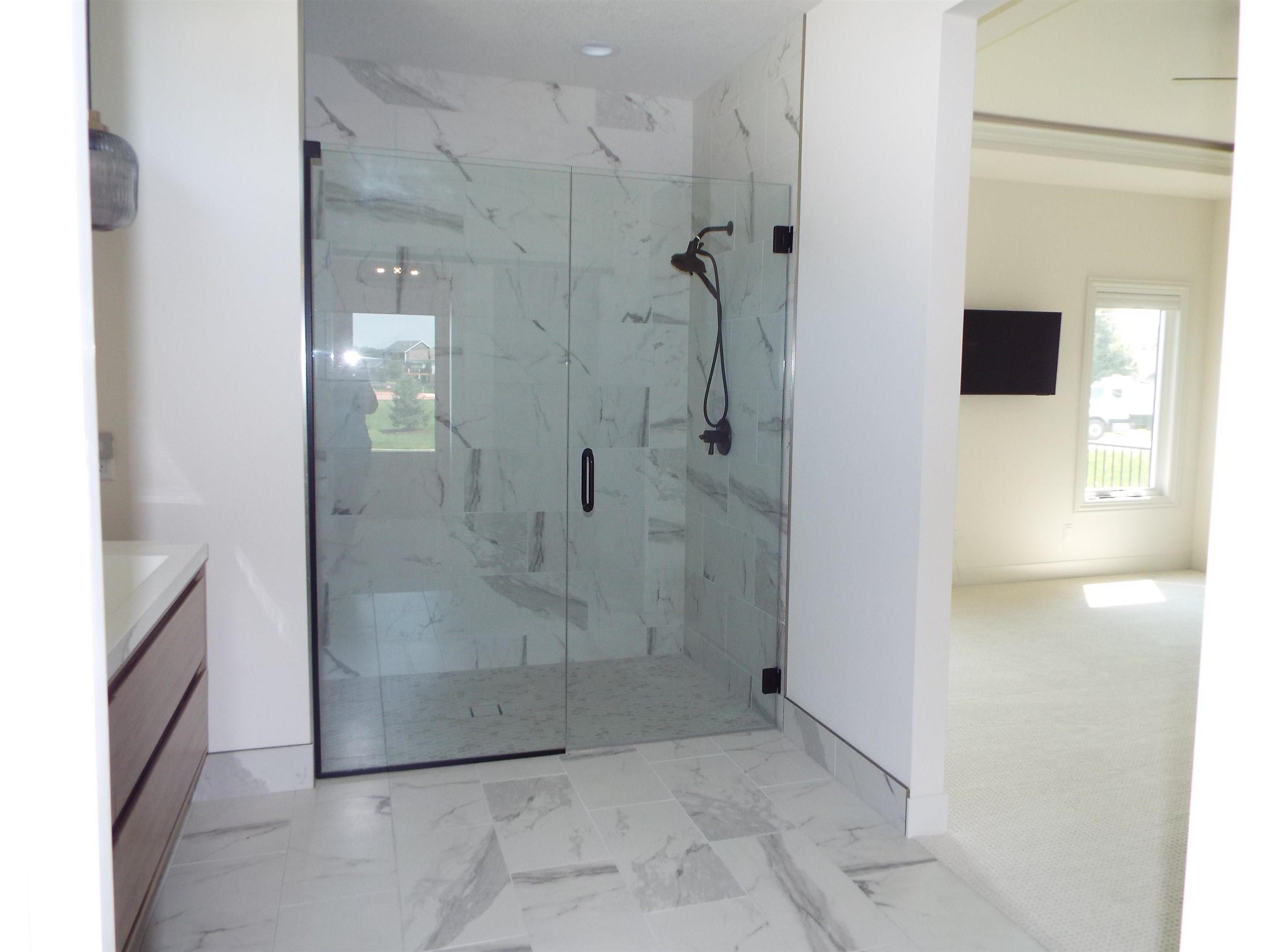 6745 Joseph Way Bettendorf, IA 52722 - Photo 17 of 47