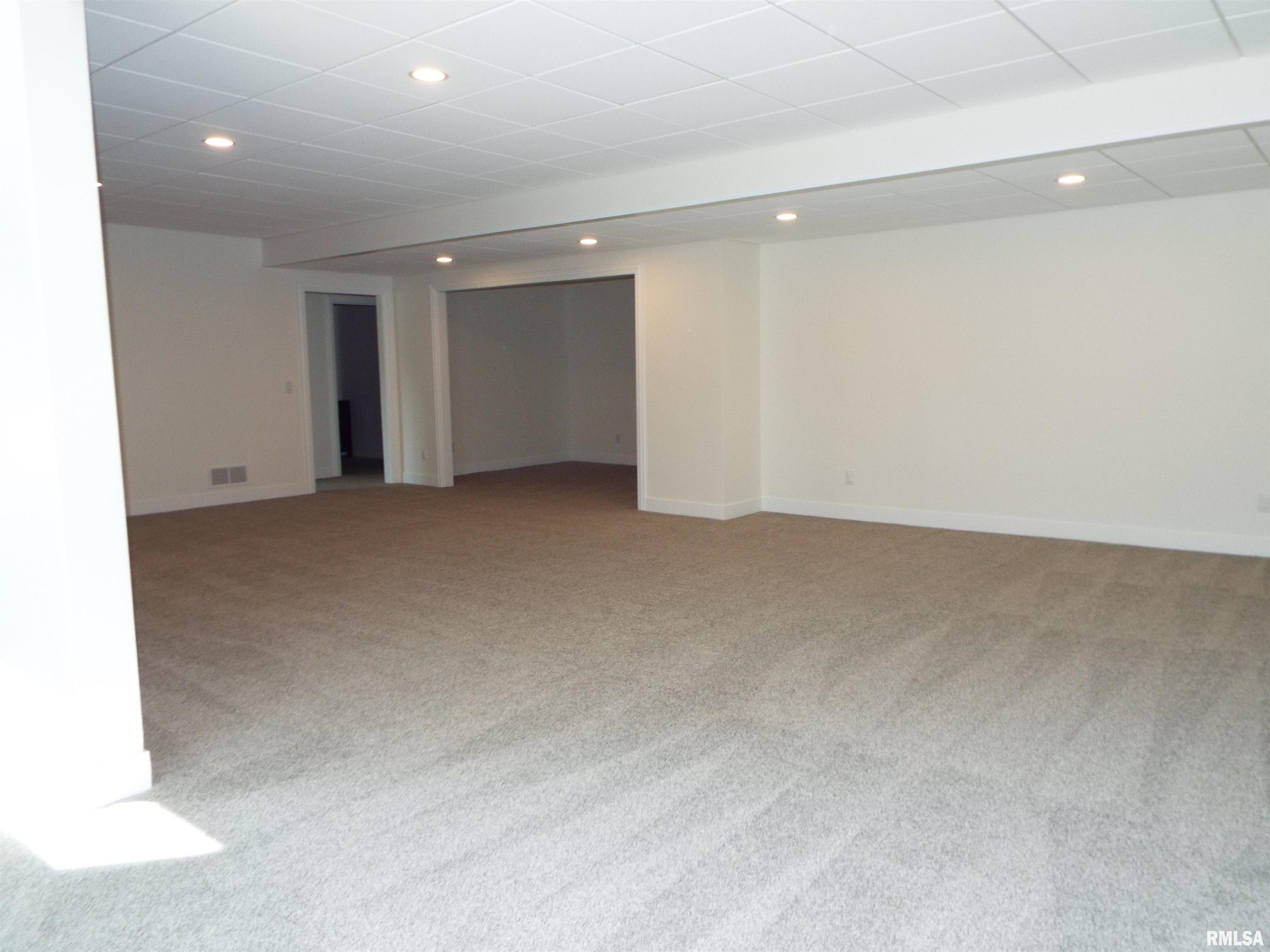 6745 Joseph Way Bettendorf, IA 52722 - Photo 32 of 47