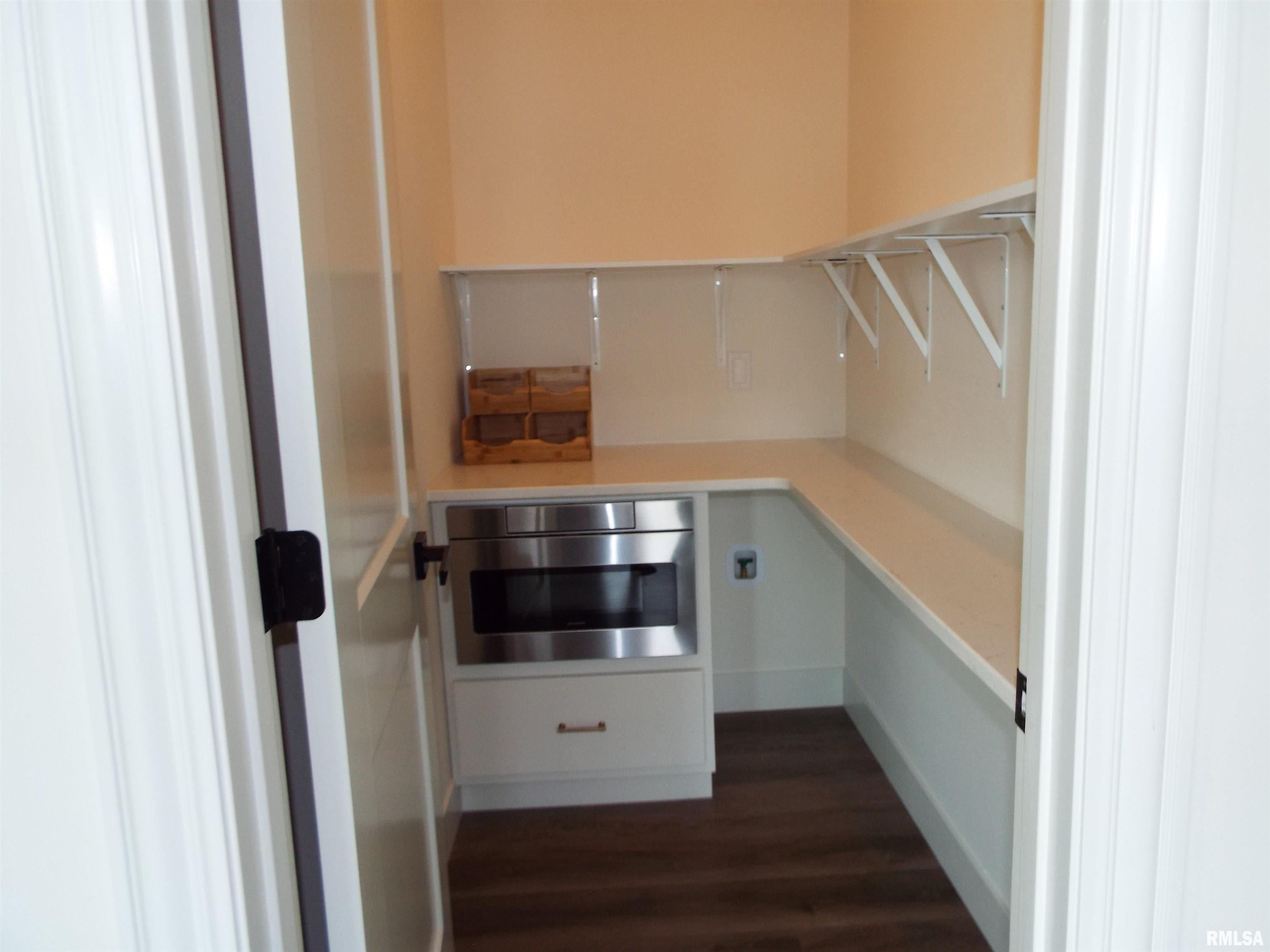 6745 Joseph Way Bettendorf, IA 52722 - Photo 9 of 47