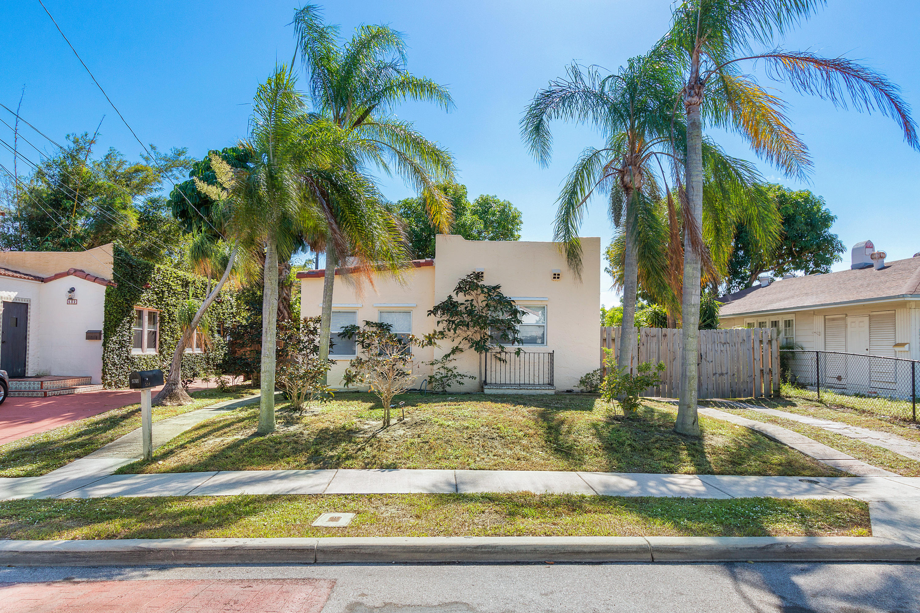 534 Hampton Road West Palm Beach, FL 33405 - Photo 2 of 29 a view of a house with a swimming pool