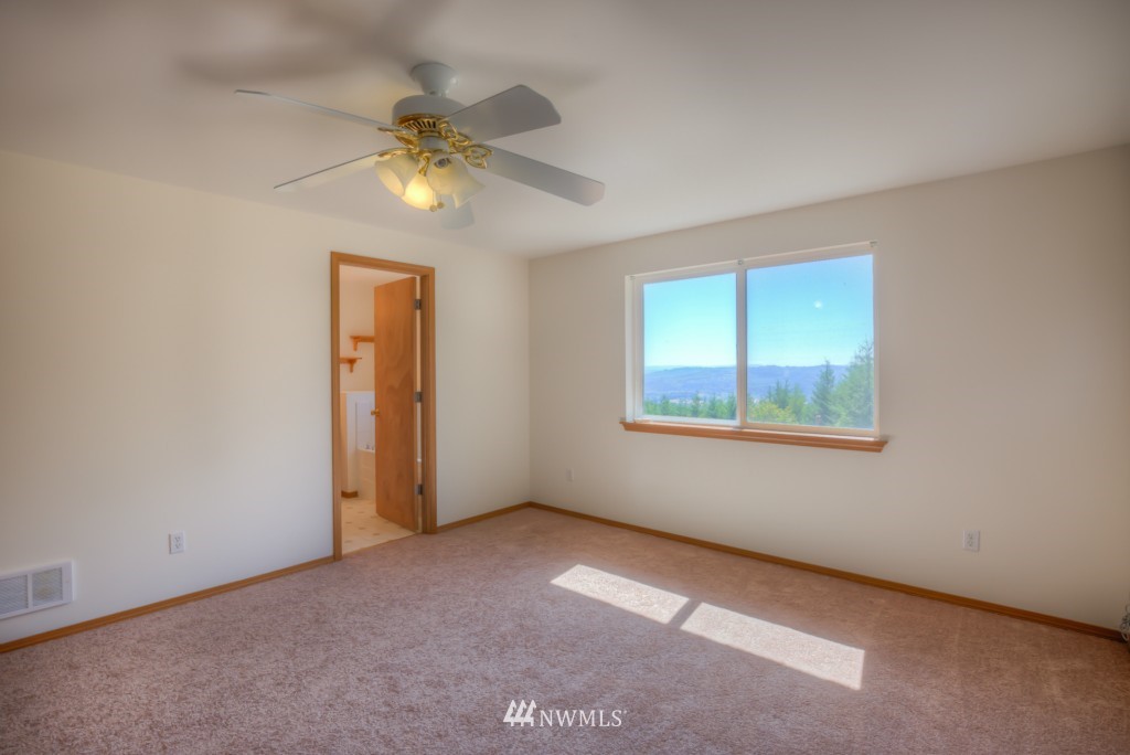 1022 Lookout Road Castle Rock, WA 98611 - Photo 13 of 23