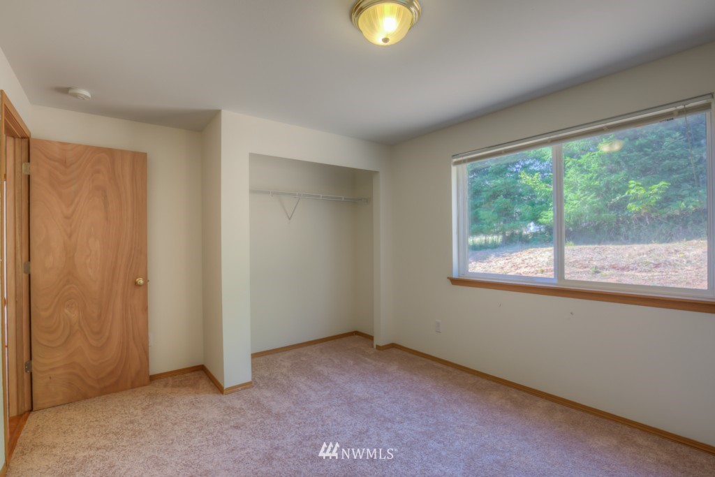 1022 Lookout Road Castle Rock, WA 98611 - Photo 17 of 23