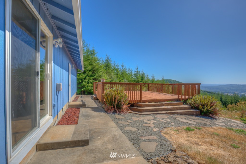 1022 Lookout Road Castle Rock, WA 98611 - Photo 4 of 23