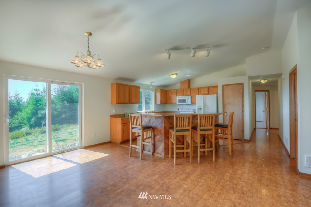 1022 Lookout Road Castle Rock, WA 98611 - Photo 7 of 23