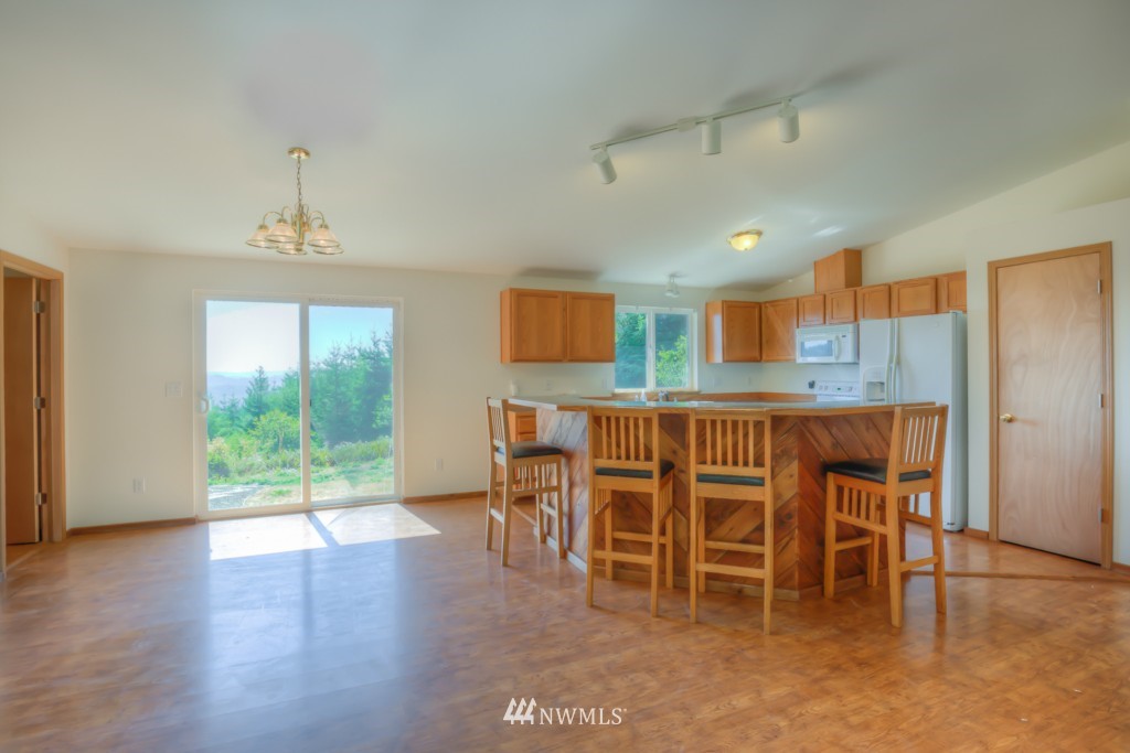 1022 Lookout Road Castle Rock, WA 98611 - Photo 8 of 23