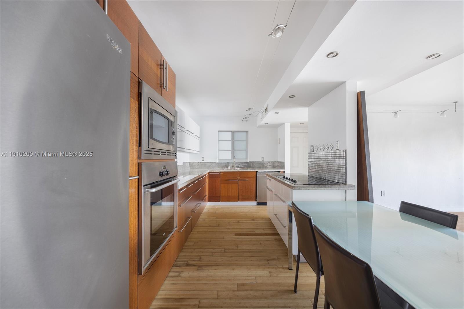 947 Lenox Avenue, Unit 501 Miami Beach, FL 33139 - Photo 15 of 21