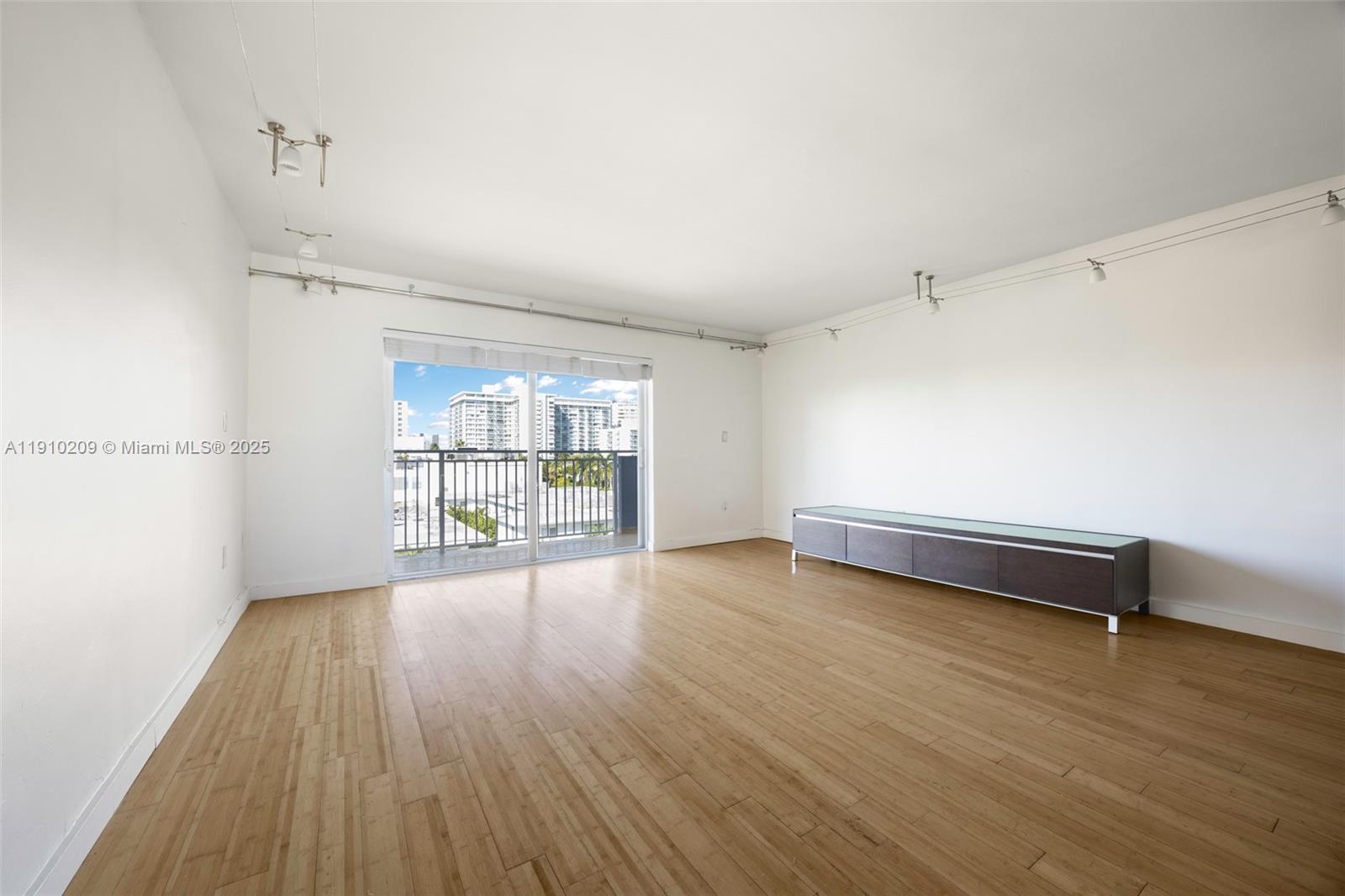 947 Lenox Avenue, Unit 501 Miami Beach, FL 33139 - Photo 6 of 21