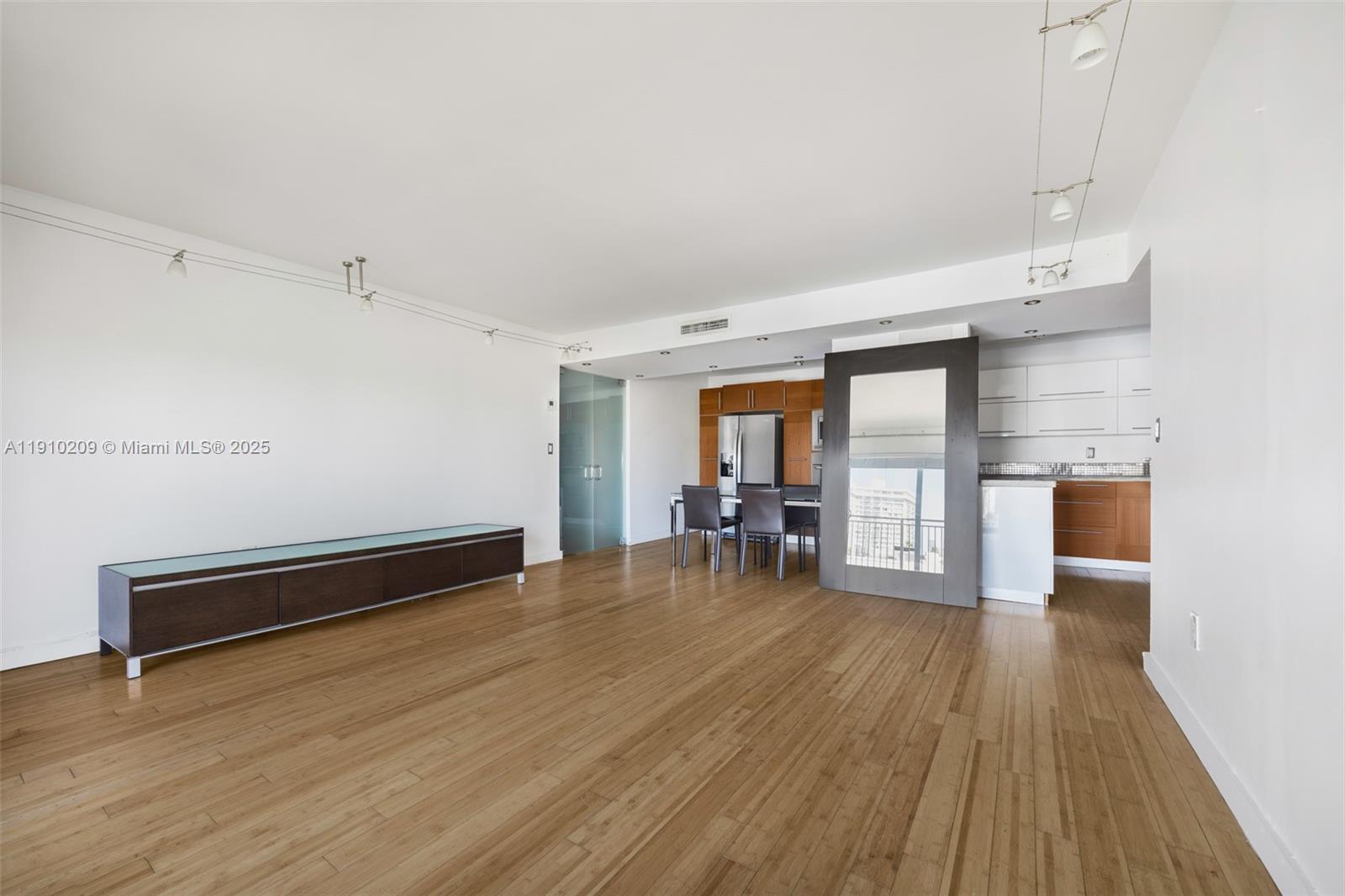 947 Lenox Avenue, Unit 501 Miami Beach, FL 33139 - Photo 8 of 21