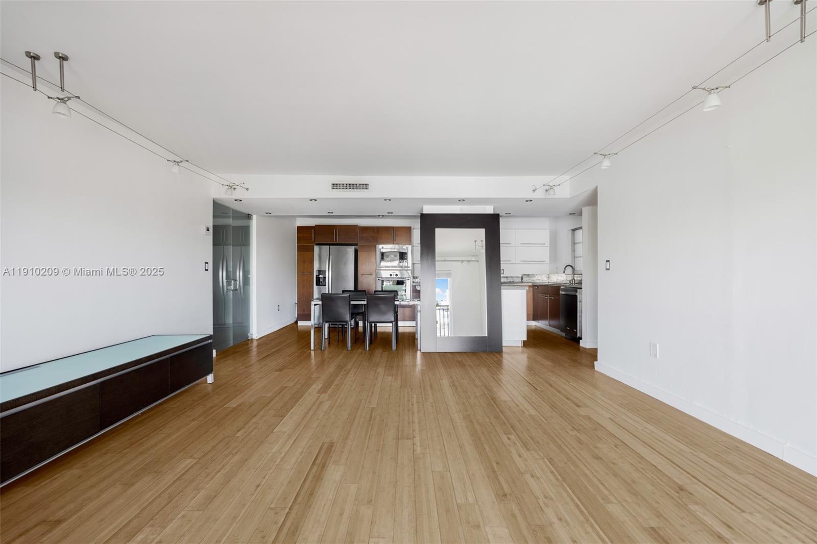 947 Lenox Avenue, Unit 501 Miami Beach, FL 33139 - Photo 10 of 21