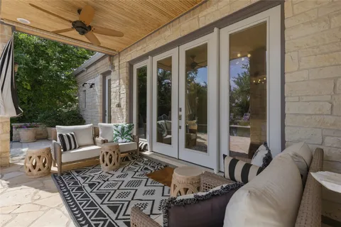 $1,999,900 | 17 Hedgebrook Way, The Hills, TX 78738