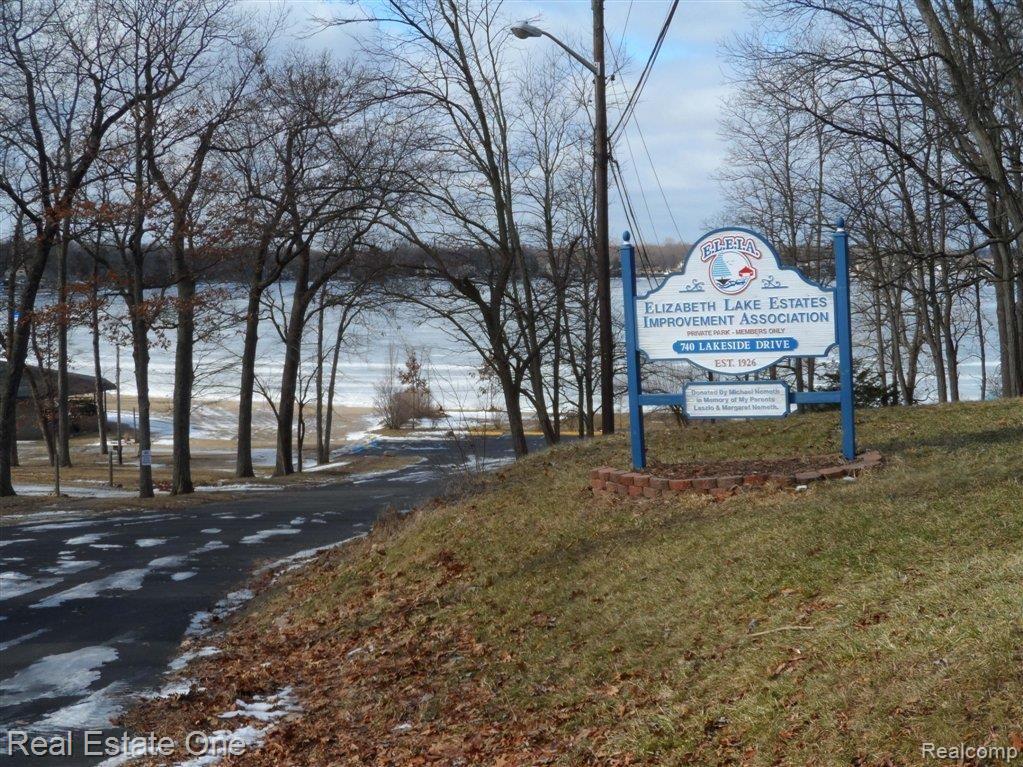 3901 Elmhurst Road Waterford, MI 48328 - Photo 4 of 18 Access to Lake for fee