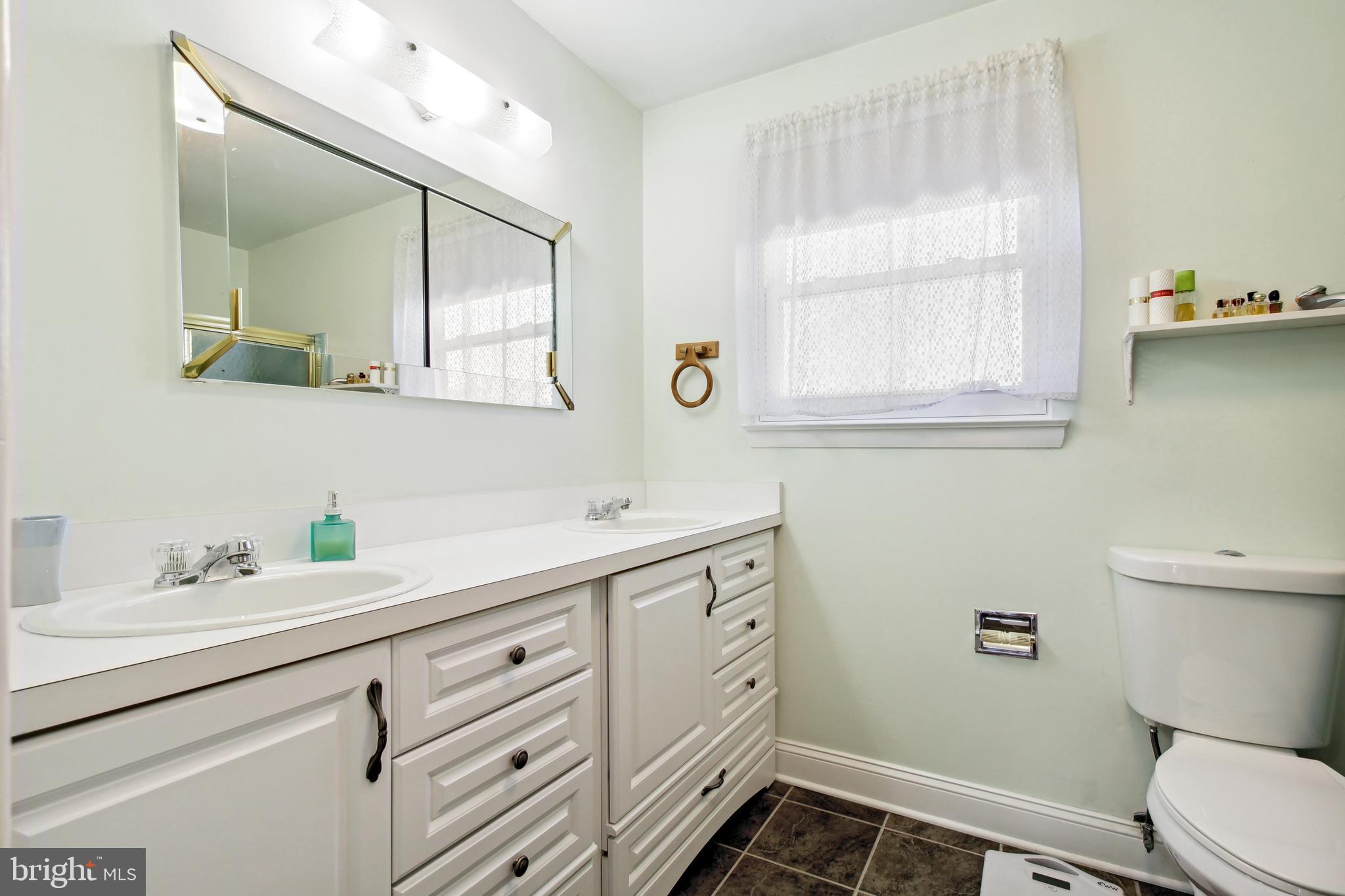 1817 Snowdrop Lane Silver Spring, MD 20906 - Photo 25 of 30 Full Bathroom with Double Sinks