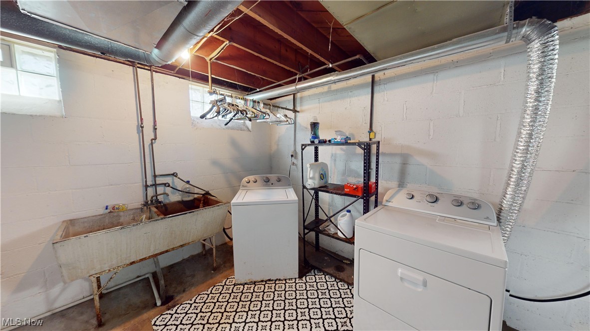 4042 Bushnell Road University Heights, OH 44118 - Photo 31 of 37 Laundry area with washer and dryer and sink