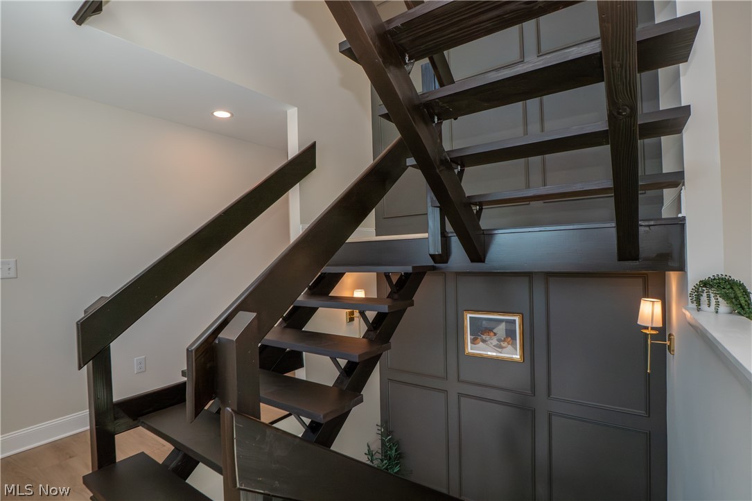 6984 River Styx Road Medina, OH 44256 - Photo 21 of 50 Stairway