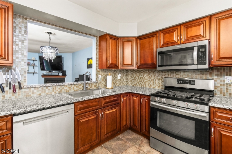 327 Smithwold Road Somerset, NJ 08873 - Photo 3 of 17