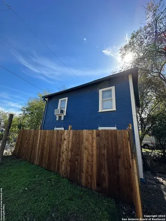 $2,200 | 2246 East Houston Street, San Antonio, TX 78202