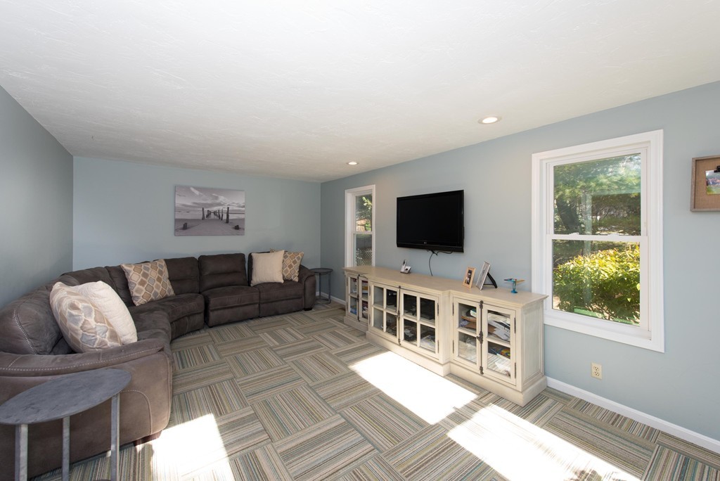 18 Canoe River Road Sharon, MA 02067 - Photo 4 of 27 Gallery Image 4