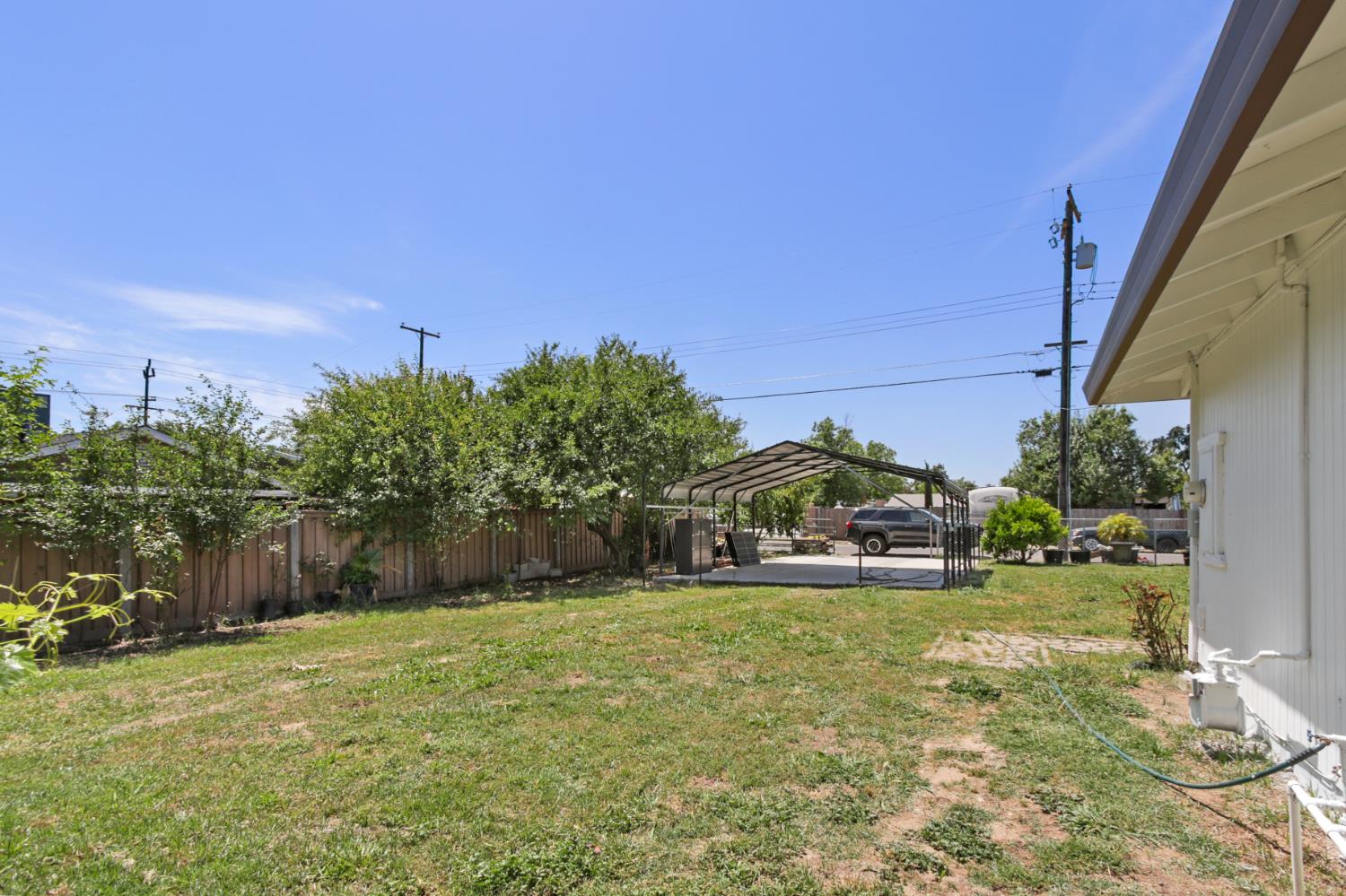 7208 7th Street Rio Linda, CA 95673 - Photo 36 of 41 a view of a back yard of the house