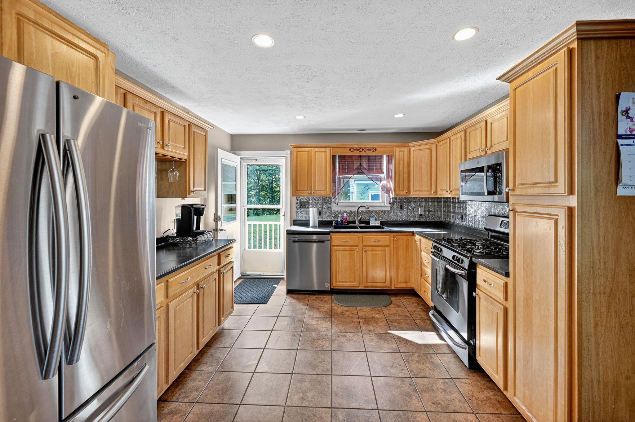 36 Perkins Road Londonderry, NH 03053 - Photo 2 of 42