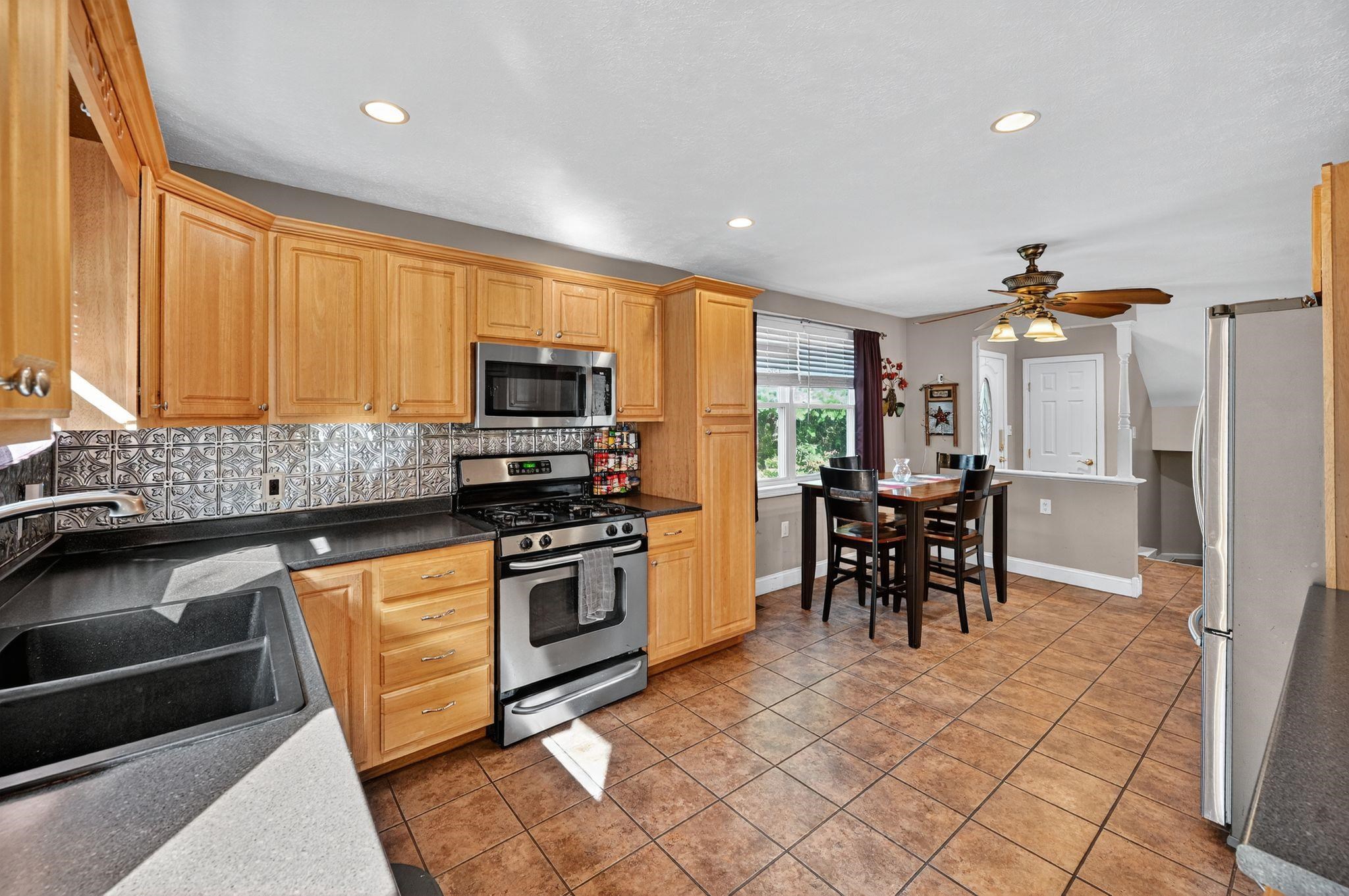36 Perkins Road Londonderry, NH 03053 - Photo 3 of 42