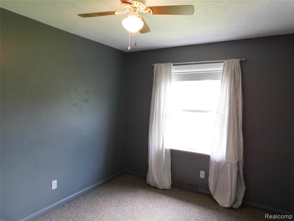 16740 College Fraser, MI 48026 - Photo 20 of 28