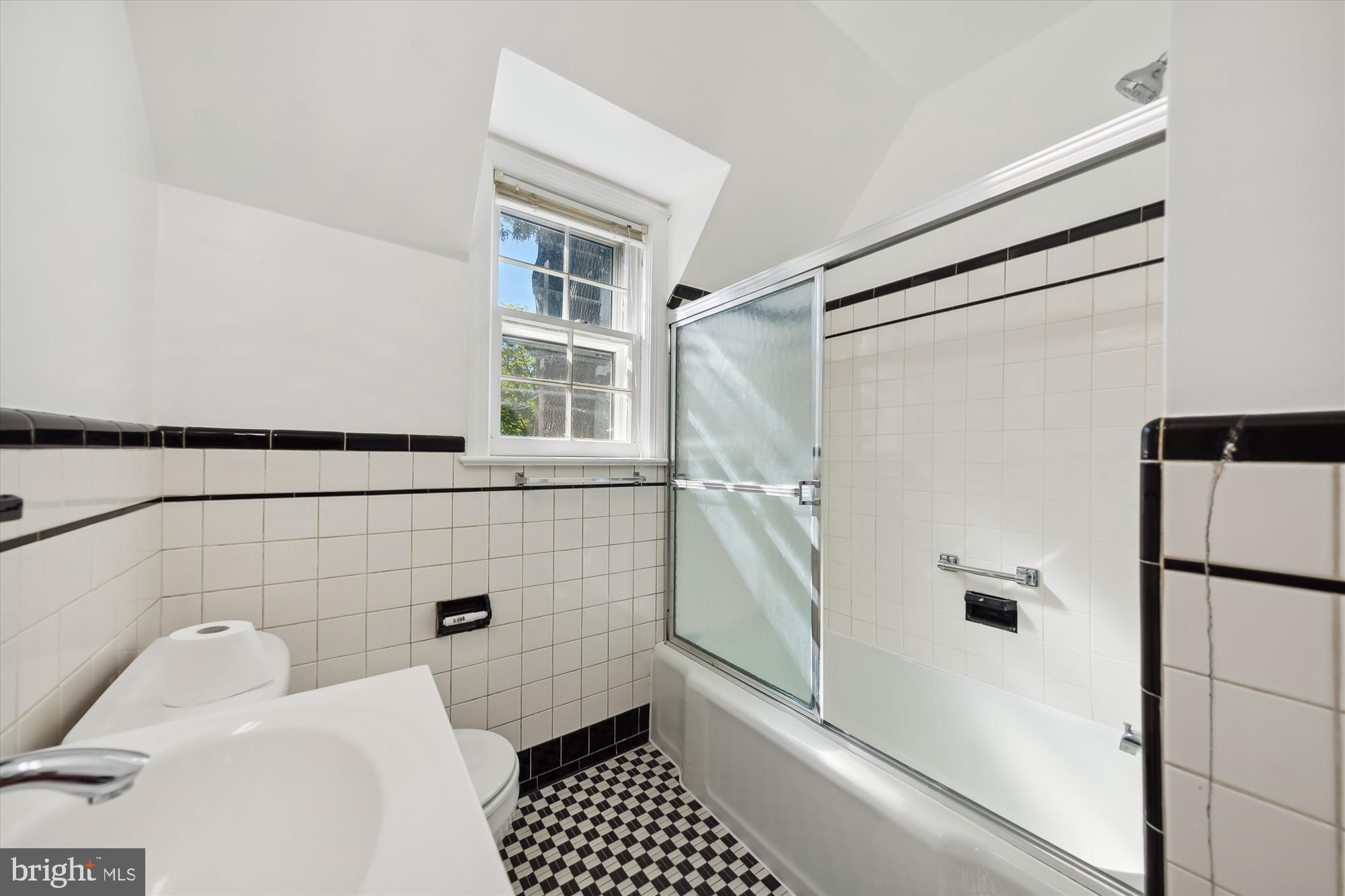 1655 Primrose Road Northwest Washington, DC 20012 - Photo 43 of 70 Bath