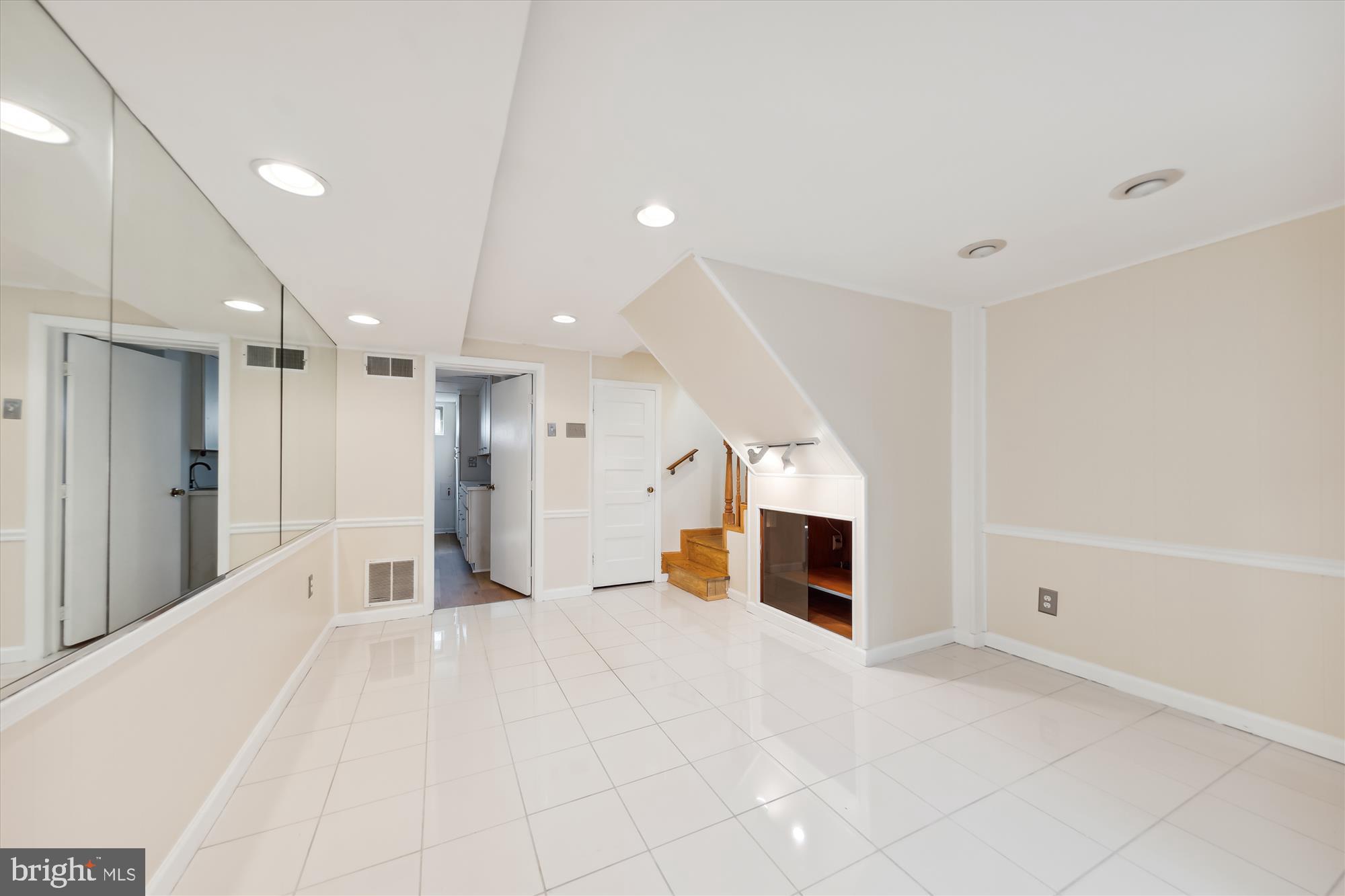 1655 Primrose Road Northwest Washington, DC 20012 - Photo 53 of 70 Hall