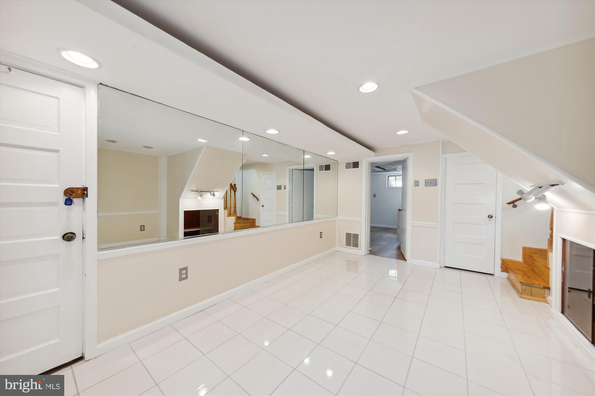 1655 Primrose Road Northwest Washington, DC 20012 - Photo 54 of 70 Hall