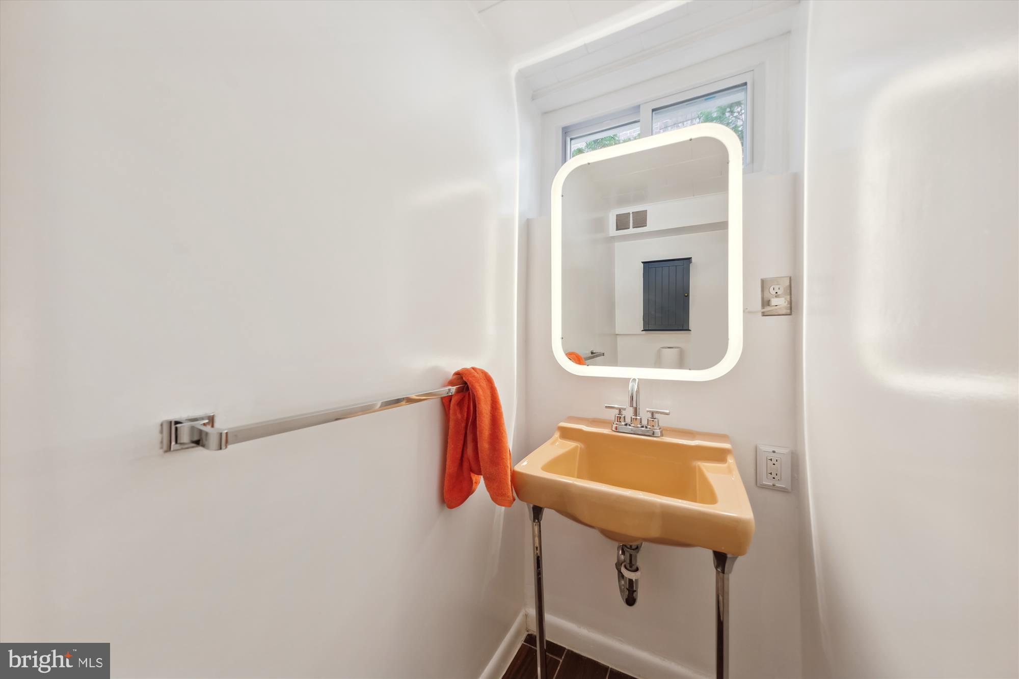 1655 Primrose Road Northwest Washington, DC 20012 - Photo 59 of 70 Powder Room